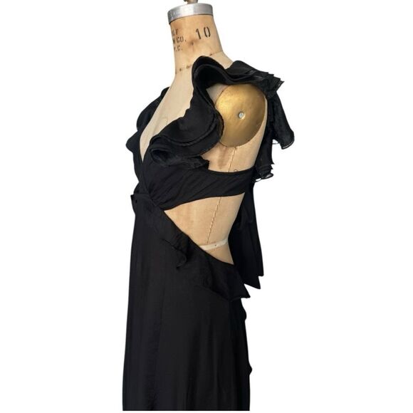 Roselvelvet Elegant Black Dress with Ruffled Shoulders and Open Back Size S,M - Picture 3 of 6